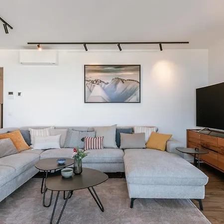 Apartment Huswell - Spacious With Huge Terrace With Sea View *