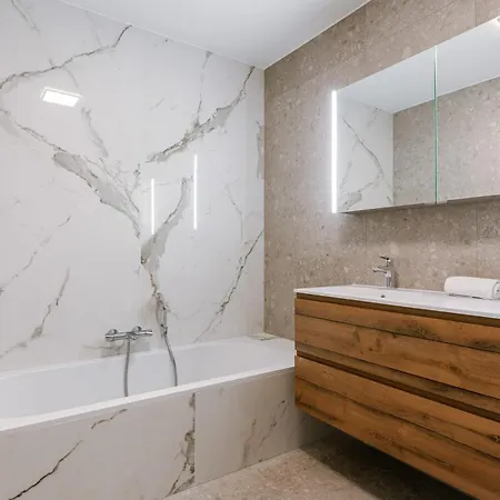 Huswell - Spacious With Huge Terrace With Sea View Apartment