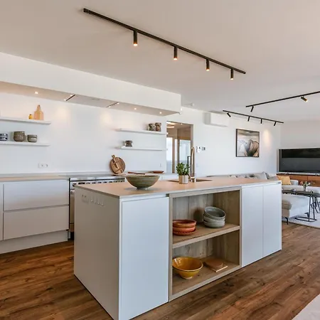 Huswell - Spacious With Huge Terrace With Sea View Apartment