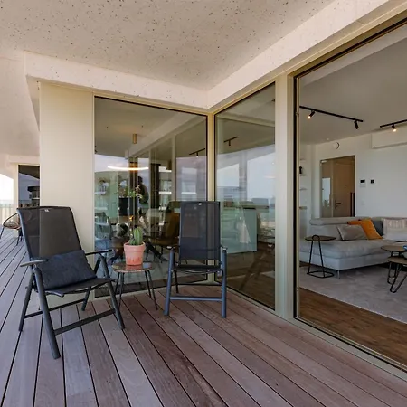 Huswell - Spacious With Huge Terrace With Sea View Apartment *