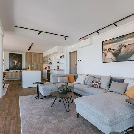 Huswell - Spacious With Huge Terrace With Sea View